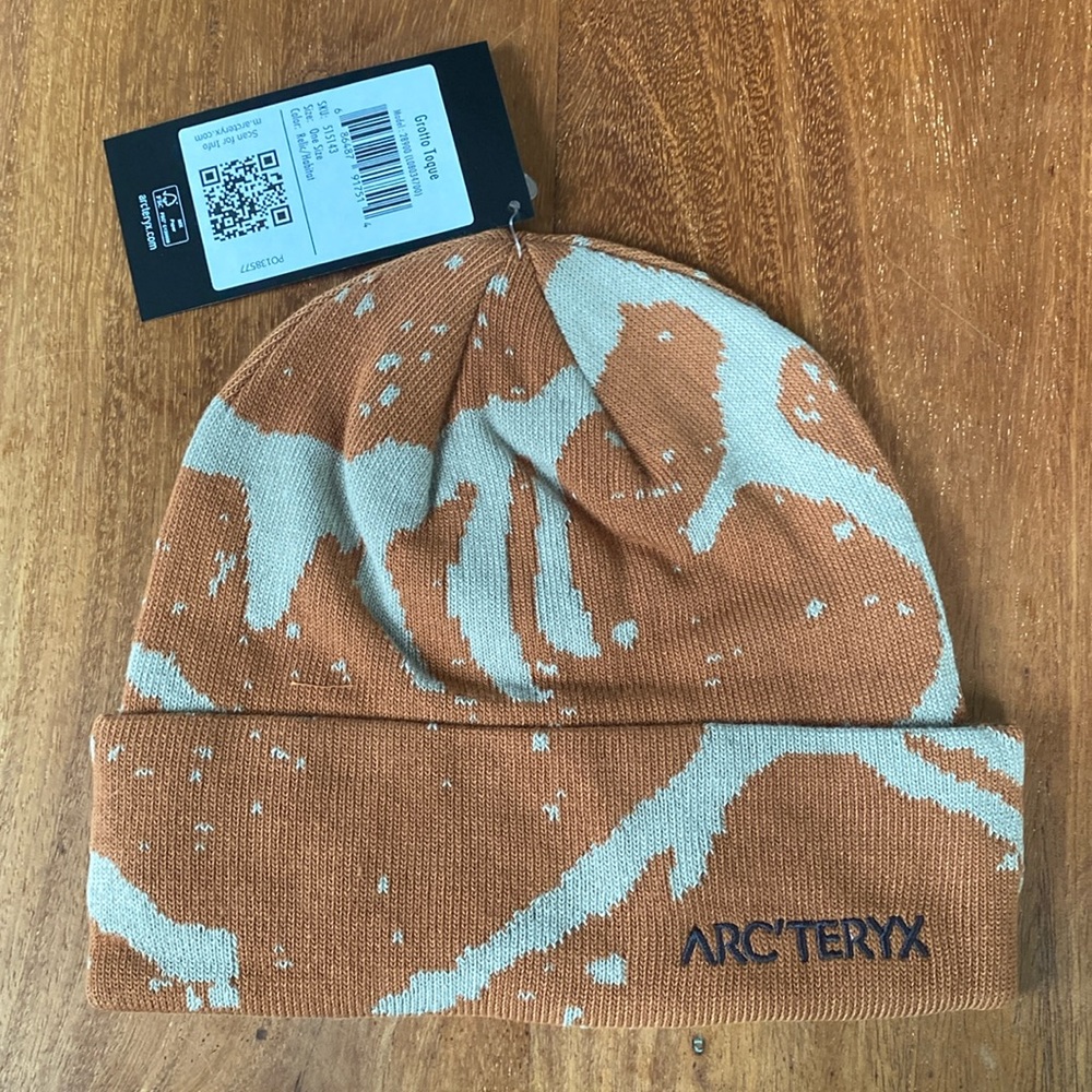 Grotto toque